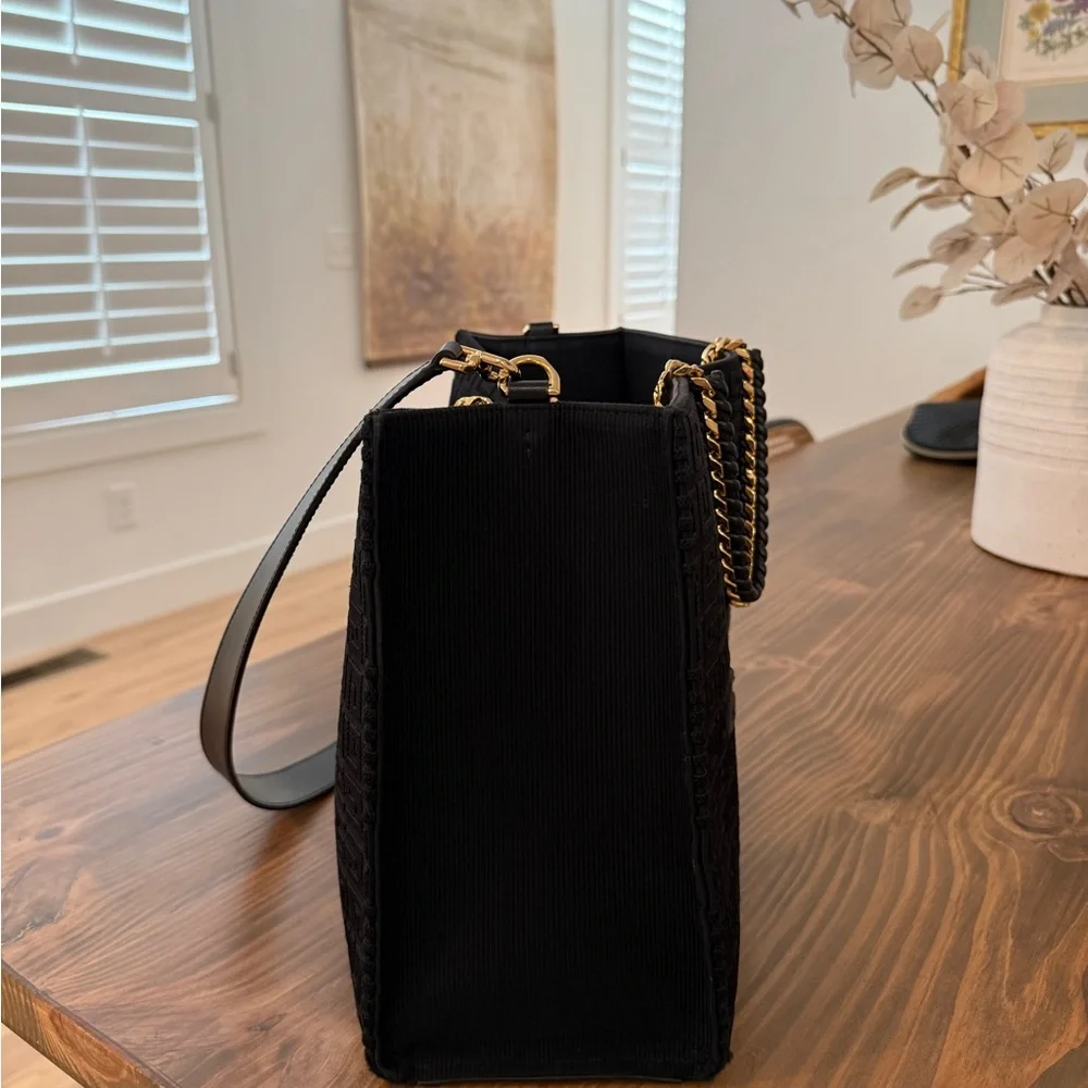 Givenchy Black G-Tote w/ Chain - Picture 3 of 11